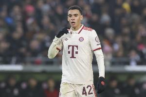 开云体育平台-记者：穆西亚拉预计伤缺8周，球员希望赶上欧冠决赛+欧国联半决赛