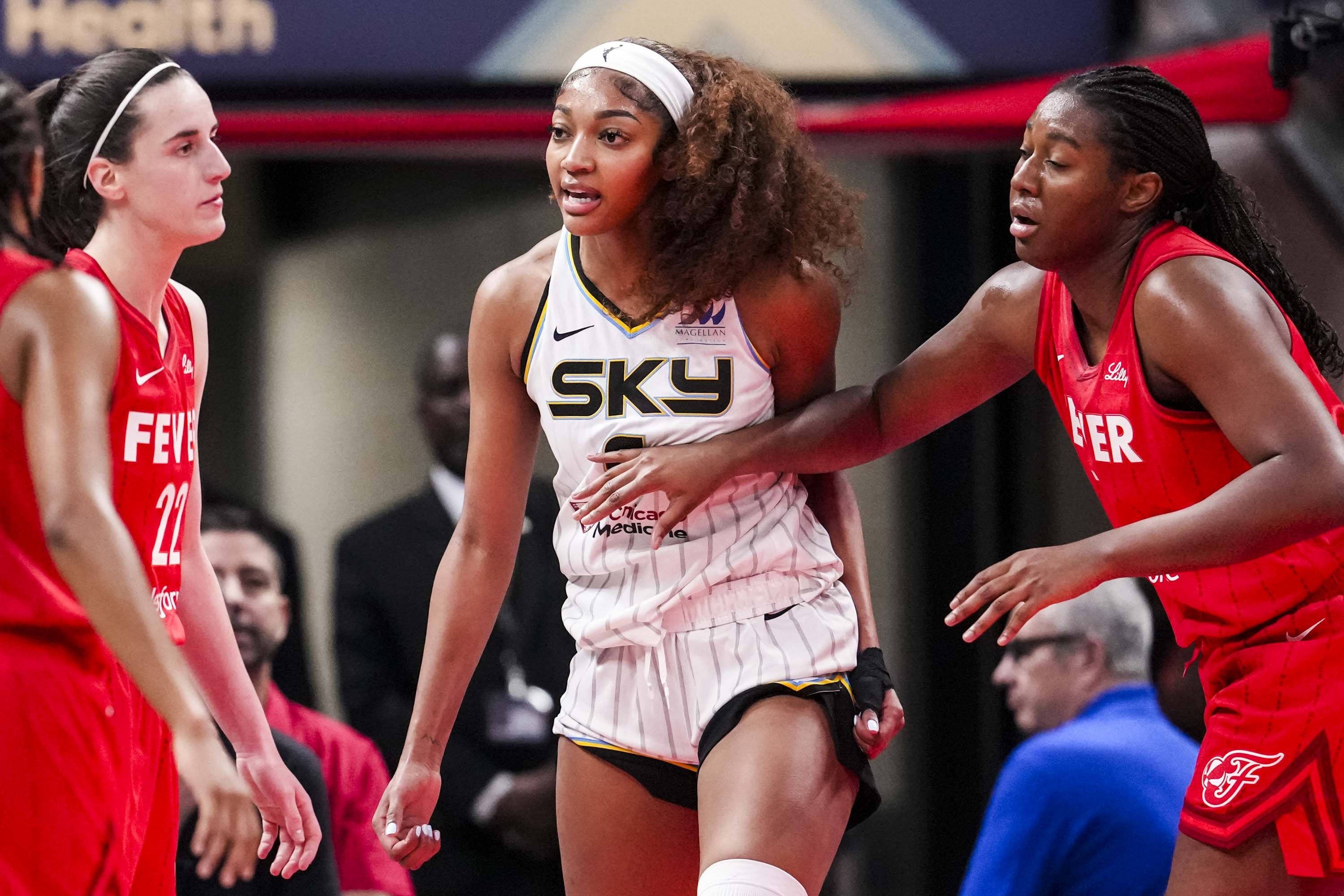 开云体育平台-喜剧演员调侃：克拉克退役后将去华夫饼店工作 继续拳打黑人女性