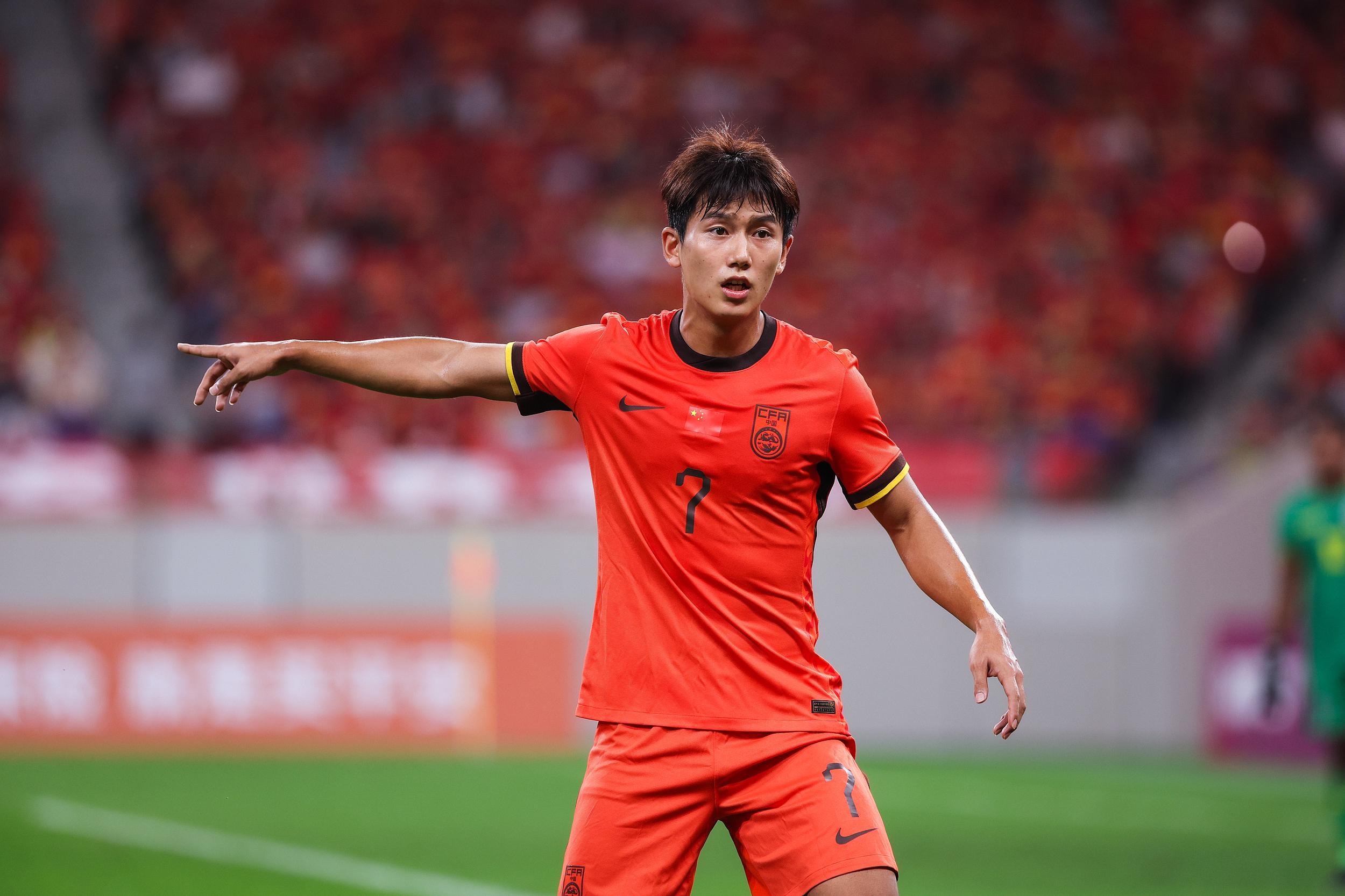 开云-爱游戏-半空门踢飞+失单刀，向余望等队员全场多次错失良机