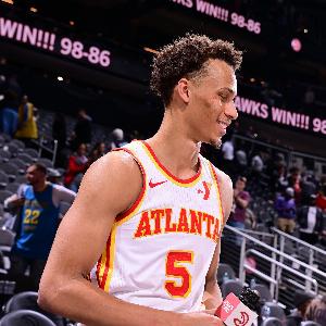 攻防兼备！丹尼尔斯近5场场均15分7.4板6.6助3.8断 真实命中率61%