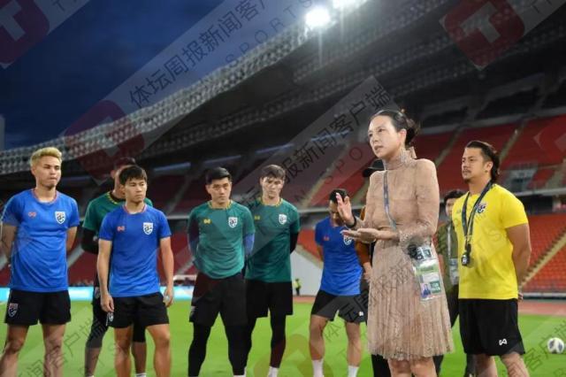 开云-爱游戏-泰国美女领队开出300万赢球奖 国足36强赛无奖金